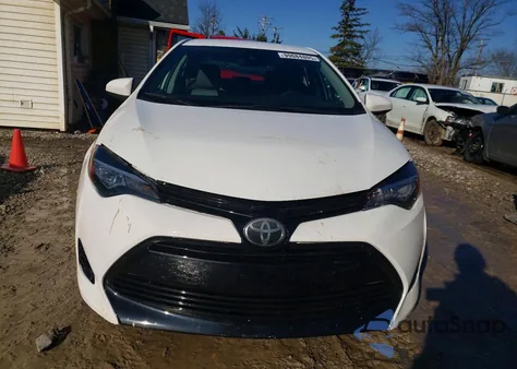 2018 Toyota Corolla L z USA, uszkodzony, nr VIN 2T1BURHE8JC988685